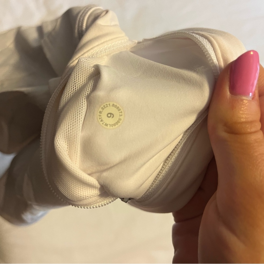 Lululemon White Speed Up Shorts - Picture 3 of 3